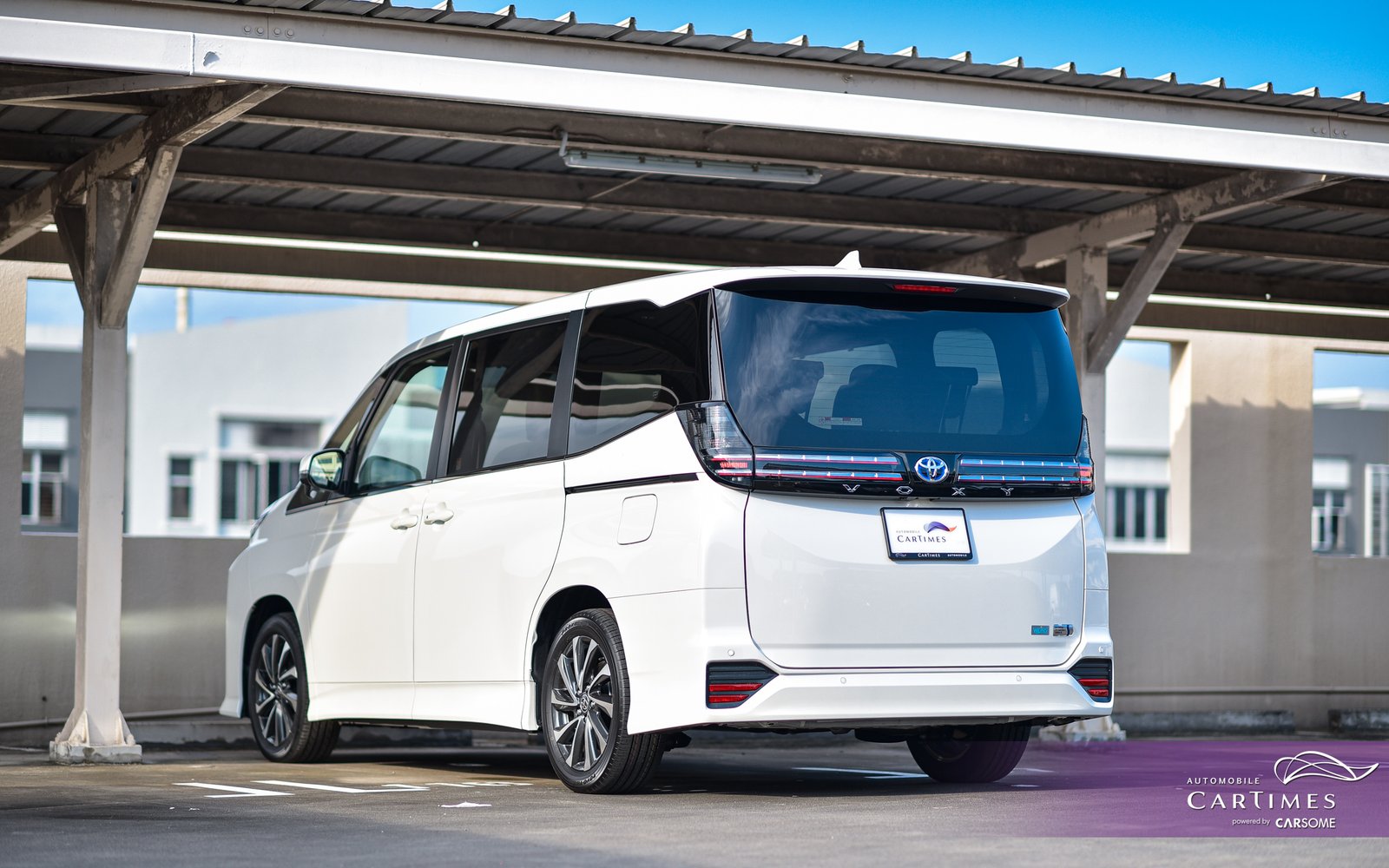 Toyota Voxy 1.8 S-Z Hybrid photo 2